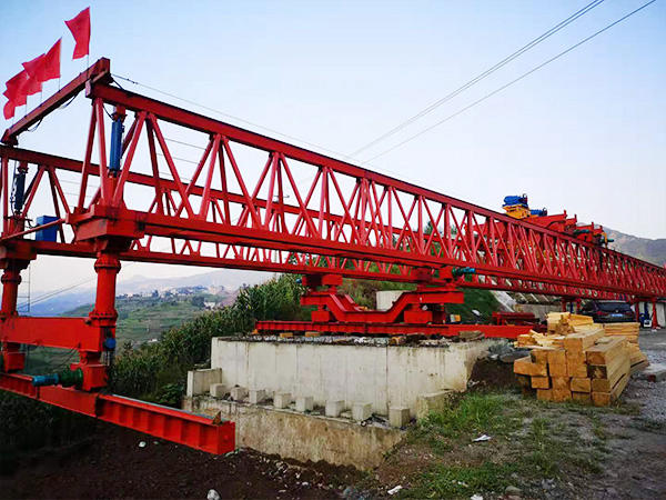 <strong>广西北海架桥机公司100吨双导梁架桥机适</strong>