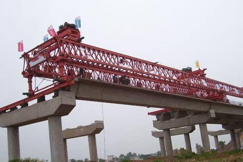 <strong>云南昆明架桥机厂家30米箱梁架桥机月租</strong>